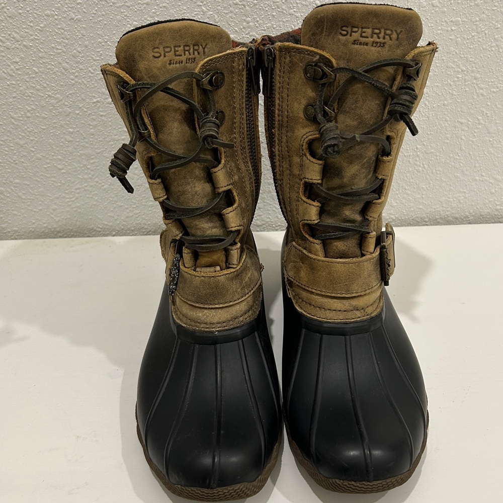 Sperry Saltwater Misty Plaid Duck Boot in Black and Tan |Size 7M - Picture 9 of 17